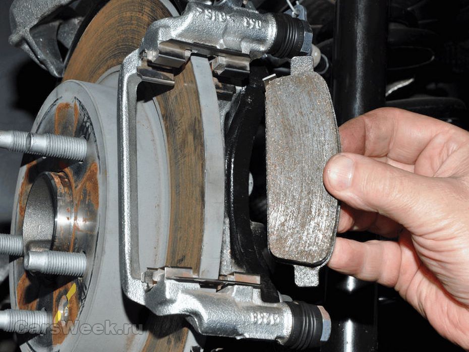 Замена колодок тормозных механизмов задних колес Hyundai Solaris